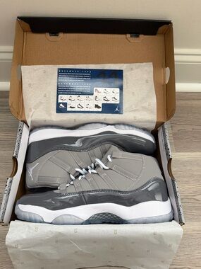 Jordan 11 Retro - Grey and White